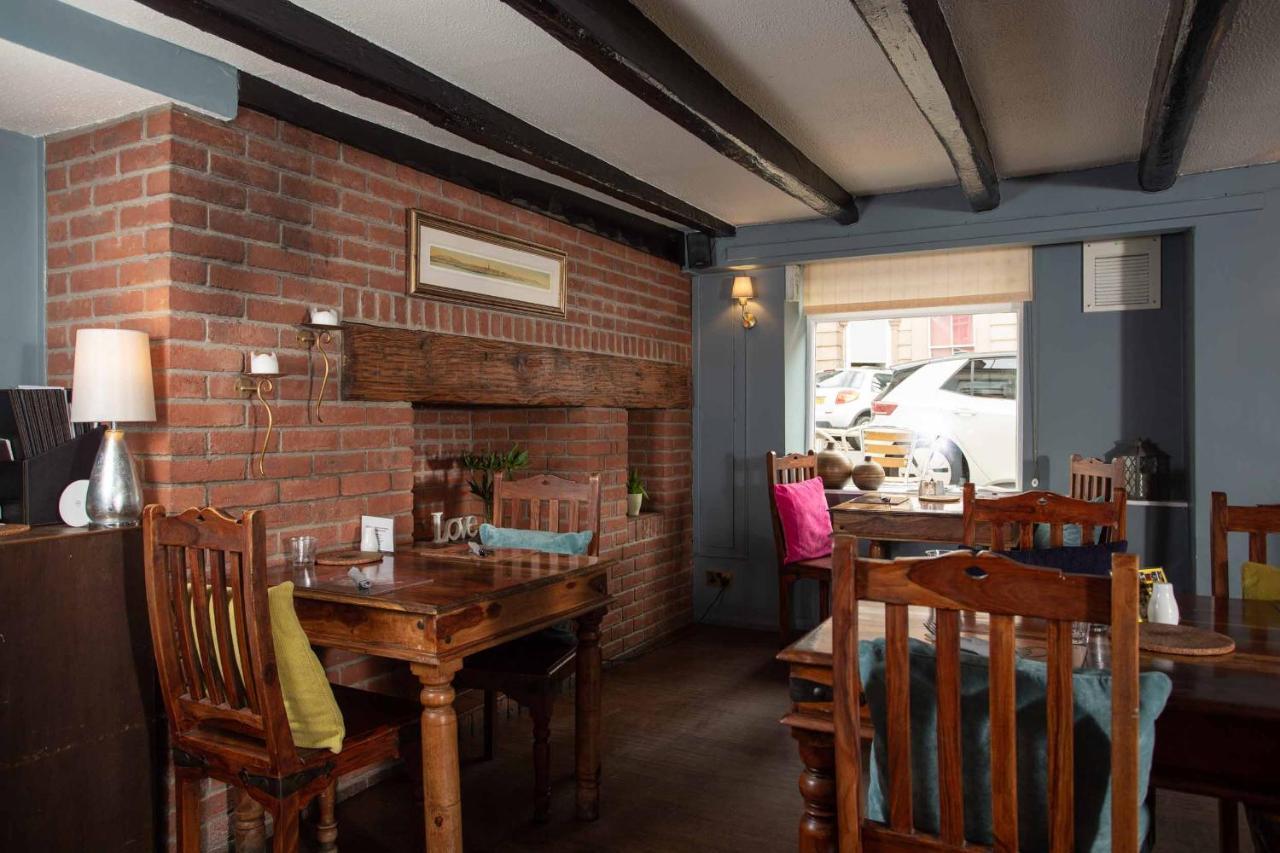Queens Head Hotel Berwick Upon Tweed Exterior photo